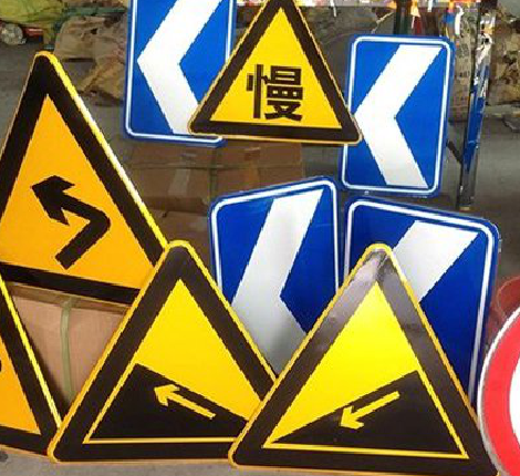 建始标识标牌中颜色的确定是很重要的。