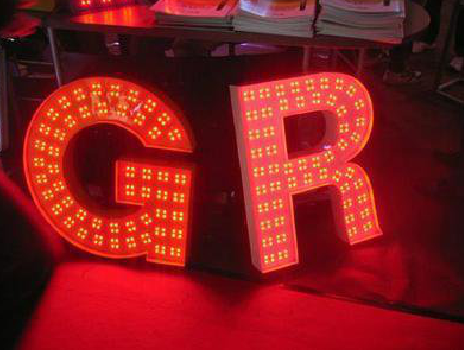 建始LED发光字常见的安装误区。